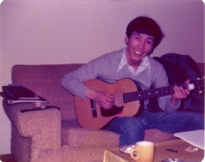 서형은 비록 기타를 잘 못쳤지만 포즈는 거의 프로같다, 1976년 시카고
