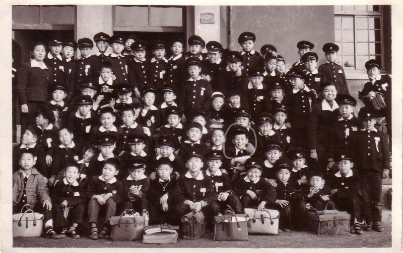 재동국민학교 5학년 사진, 동그란 표시가 백승호, 1958년
