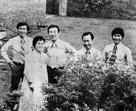 김동원씨 가족, 1972 동아일보의 약품광고에서 '건강과 행복'을 전하는 듯